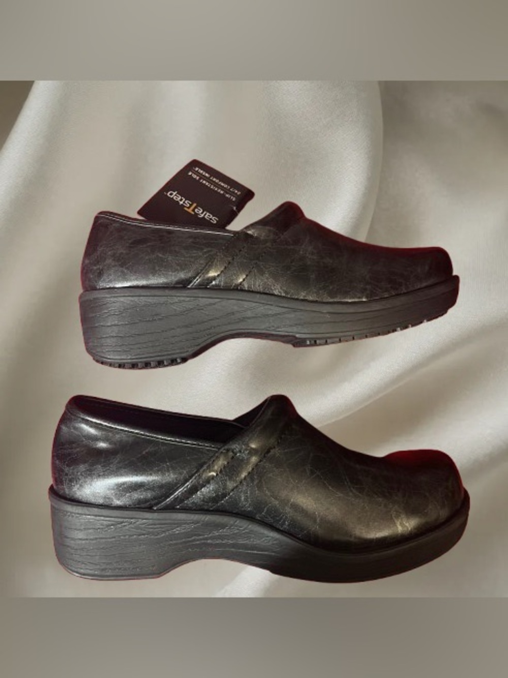 NWT safeTstep Gretchen Black Slip Resistant Clogs - Size 7